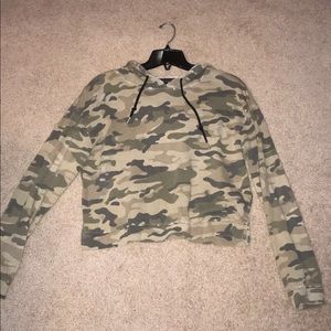 Camo Cropped Sweatshirt!!